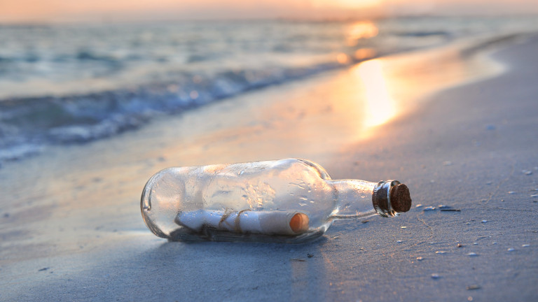 Най-старото писмо в бутилка е открито на плаж в Западна