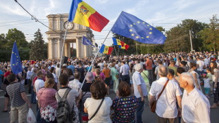 Граждани на Молдова участват в ежедневни протести в столицата Кишинев