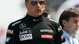 Рено официално поиска Райконен