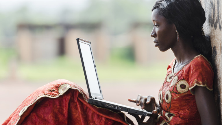 Интернет поевтиня навсякъде, освен в Африка