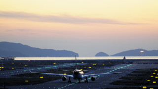 Японското летище Кансай разположено на изкуствен остров край Осака е