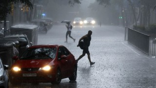 Най малко двама души се водят за изчезнали в събота след