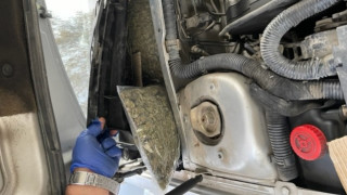 Хванаха двама македонци с над 32 кг марихуана на МП