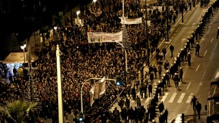 До сблъсъци между протестиращи и полиция се стигна на многохилядна