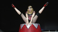 Когато Мадона падне от стола (и то по време на концерт)