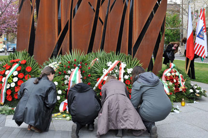 Полша иска от Русия цялата истина за убийствата в Катин