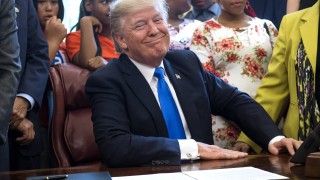 Най близките помощници на американския президент Доналд Тръмп са използвали личните