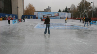 На площада в Плевен ще има ледена пързалка до дни