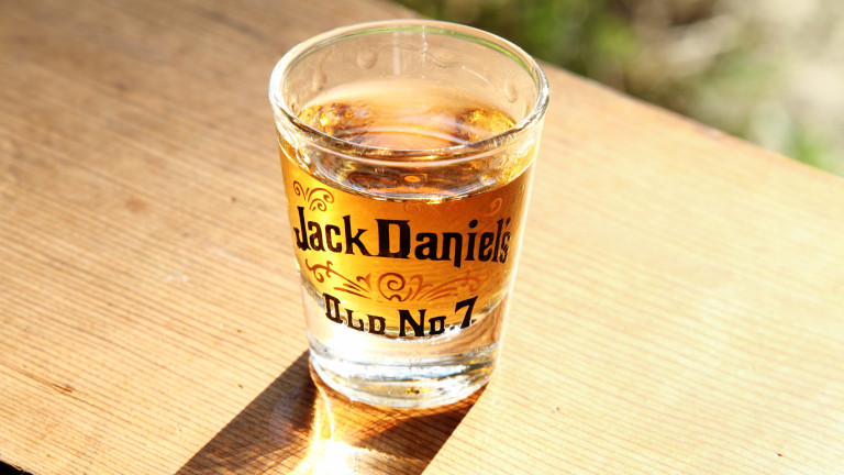 Цената на американското уиски Джак Даниелс (Jack Daniel`s) в ЕС