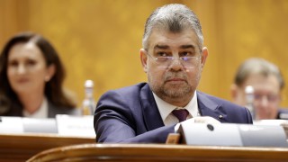 Румънският премиер Марсел Чолаку е изправен пред нарастващ натиск за