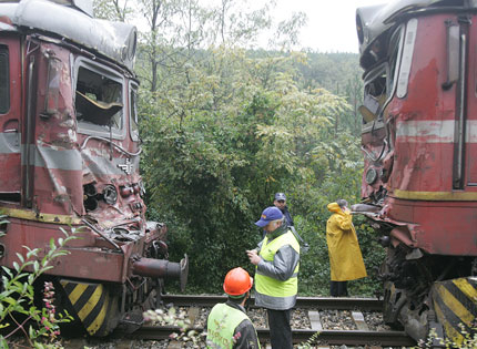 Оперират пострадалия във влаковата катастрофа сърбин