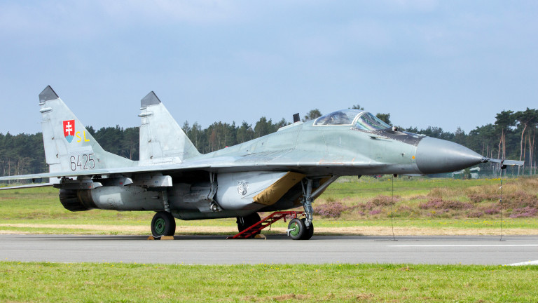Командването на ВВС на Словакия реши временно да спре тренировъчните