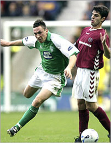 Селтик купи полузащитник от Хибс