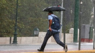 На много места с прекъсвания днес ще има валежи придружени