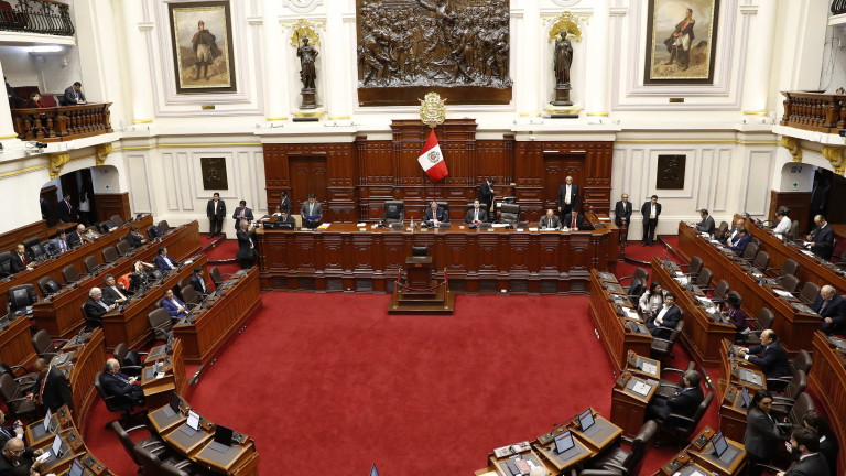 Перуанският президент Мартин Вискара обяви разпускането на парламента на страната.