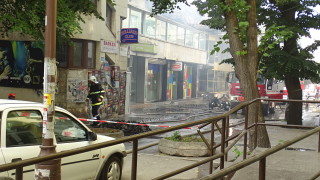 Овладян е мащабният пожар в Благоевград съобщи БНТ Изгоря емблематичната