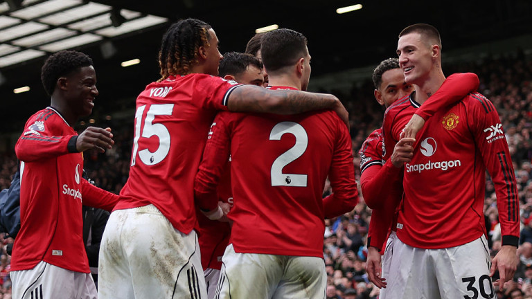 Манчестър Юнайтед удари Астън Вила и се откъсна в битката за Шампионската лига