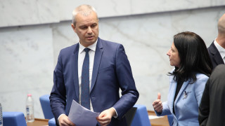 Лидерът на Възраждане Костадин Костадинов изпрати писмо до президента Румен