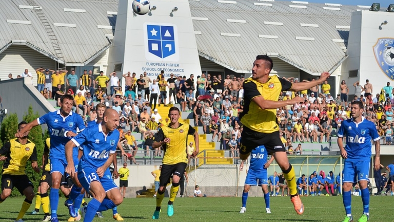 Ботев потегли с група от 20 футболисти за Бургас