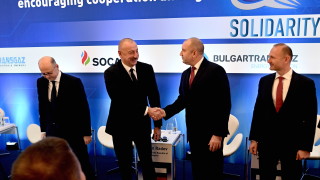 Погледнати отгоре енергийните тръбопроводи които захранват европейските домове и предприятия