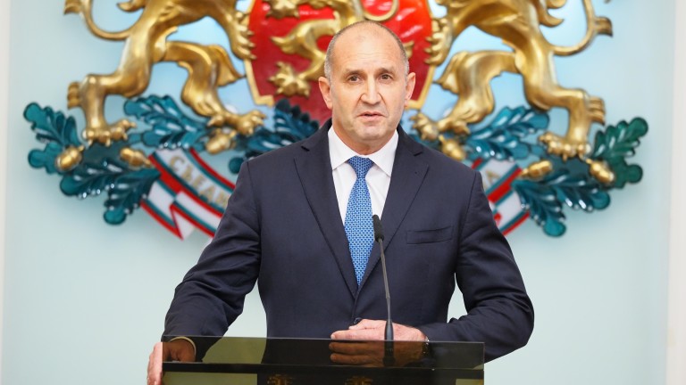 Радев сезира КС заради отхвърления от Наталия Киселова референдум за еврото