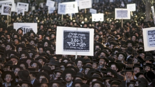 Хиляди ултраортодоксални евреи на бунт срещу задължителната военна служба в Израел 