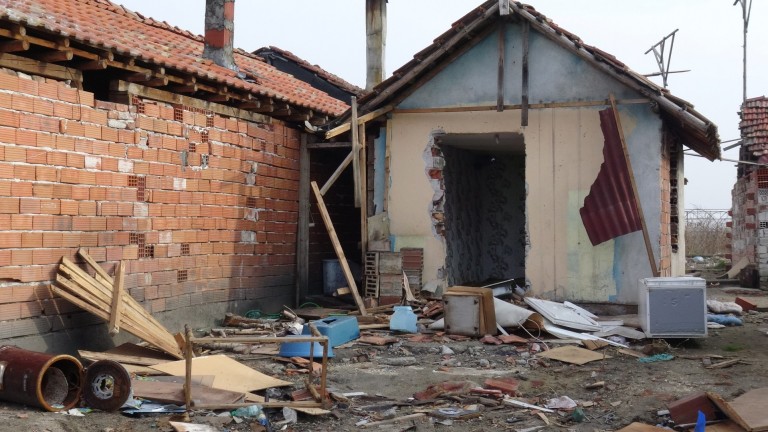 Събарят незаконни постройки в "Шекер махала" в Пловдив