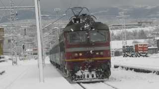 Влакът Варна-София е блокиран при Шумен