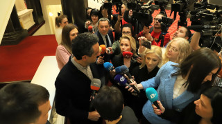 Лорер готви програма, не коментира слухове и петъчни шеги