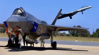 Най добрите пилоти и най новите самолети на американските и руските военновъздушни