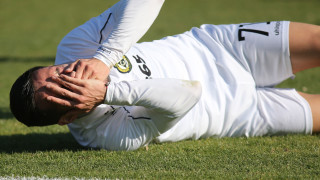 Атакуващият халф на Славия Емил Стоев ще претърпи до