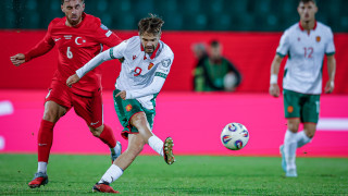 Двама футболисти на Славия Кристиян Стоянов и Роберто Райчев