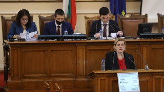 Възраждане пита министъра на икономиката Корнелия Нинова кога ще подаде