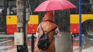 Облачността над страната ще се задържи предимно значителна със слаби