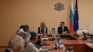 Вицепремиерът и министър на икономиката инвестициите и индустрията Александър Пулев