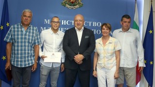 Министърът на младежта и спорта Красен Кралев връчи бонус от
