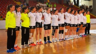 Исландия не се оказа пречка за младите български хандбалистки
