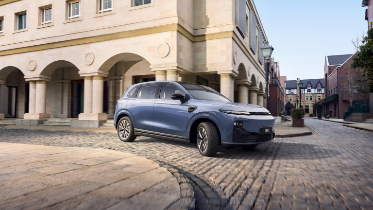 Новият Leapmotor B10 е компактен SUV с младежки дух, ето кога идва в България