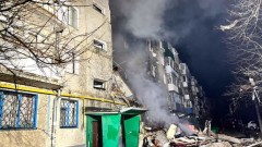 Руски дрон удари жилищен блок в Суми