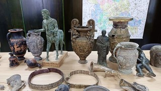 Иззеха над 450 предмета с белези на културни ценности в