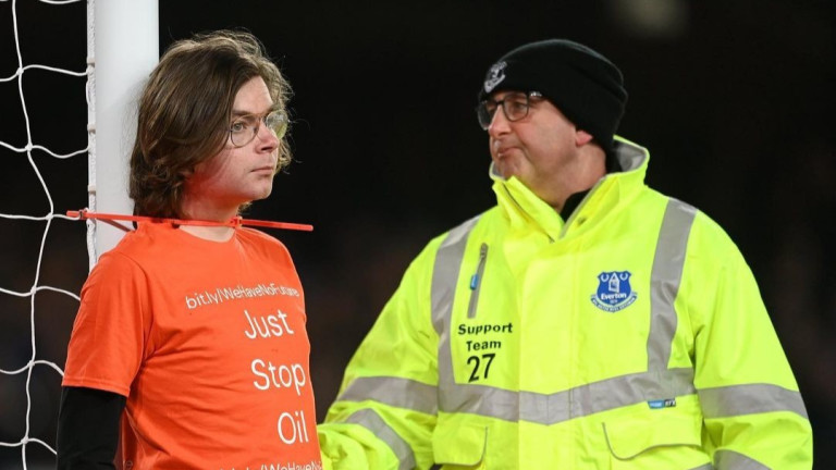 Да се вържеш за гредата в знак на протест