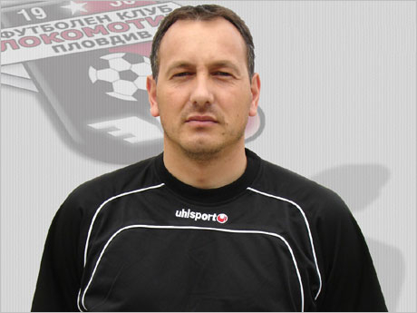 Камбуров, ти удари себе си