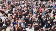 Младежите на Възраждане срещу детската сцена на гей парада
