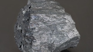 Цената на желязната руда падна до рекордни нива Темпът продължава