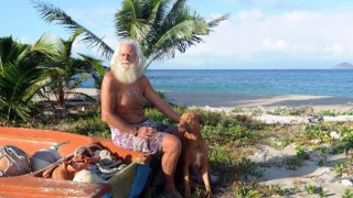 Бившият милионер, който от 23 години живее на отдалечен остров