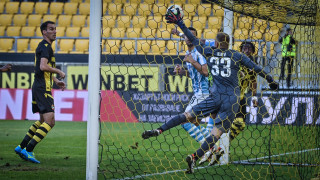 Работата по смяна на тревната настилка на стадион Христо Ботев