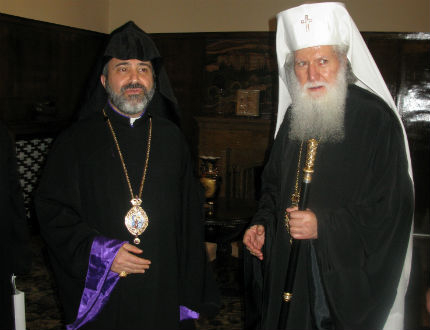 Поканиха български свещеници при мироваренето край Ереван