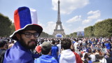  90 000 французи ликуват наоколо до Айфеловата кула 