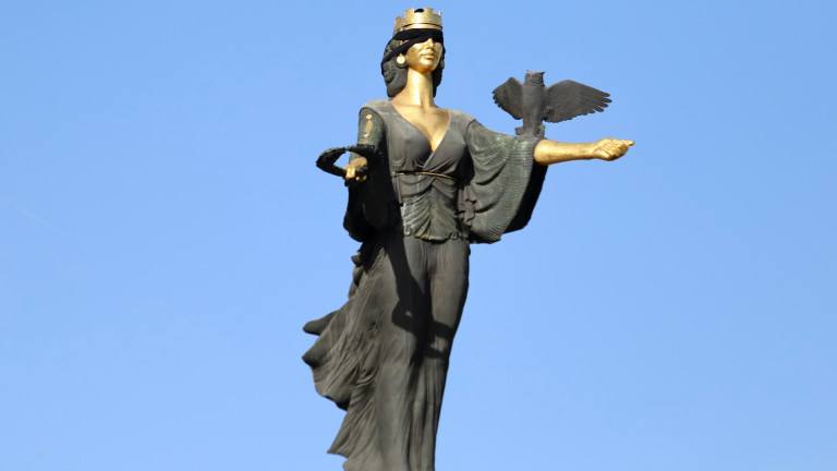 Ново посегателство срещу статуята на света София в столицата. Тази