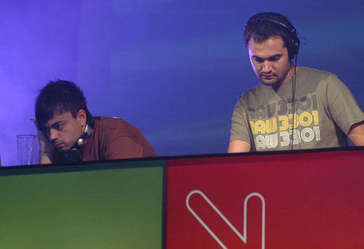 Румънски диджеи гостуват в клуб Sinners